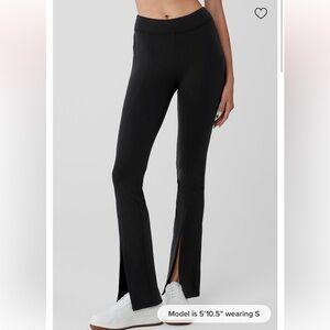 Alo Air Brushed High-Waisted Flutter Leggings